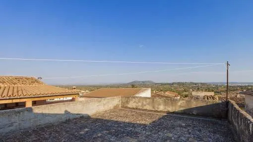 Town house needing renovation for sale in Selva, Mallorca Town house needing renovation for sale in Selva, Mallorca
