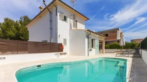 Villa with rental license for sale in Can Picafort, Mallorca