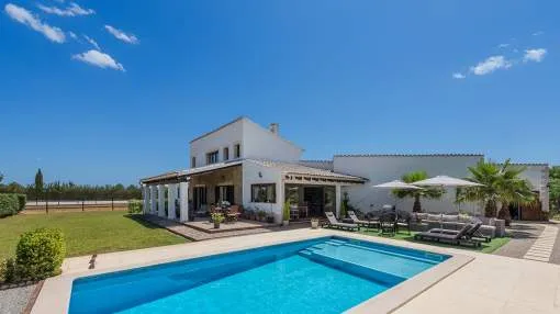 Beautiful finca for sale with pool and horse riding areas in Binissalem, Mallorca Beautiful finca for sale with pool and horse riding areas in Binissalem, Mallorca