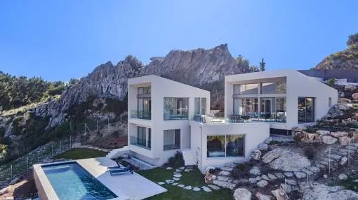State-of-the-art villa with sea views for sale in Bonaire, Alcudia, Mallorca