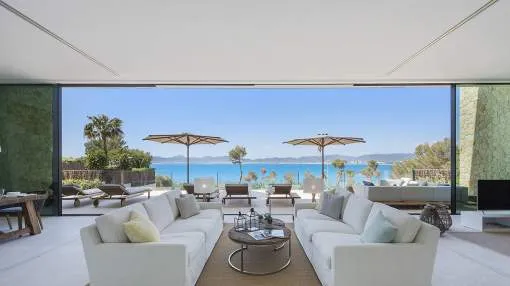 Stunning seafront villa for sale in Palma Bay, Mallorca Stunning seafront villa for sale in Palma Bay, Mallorca