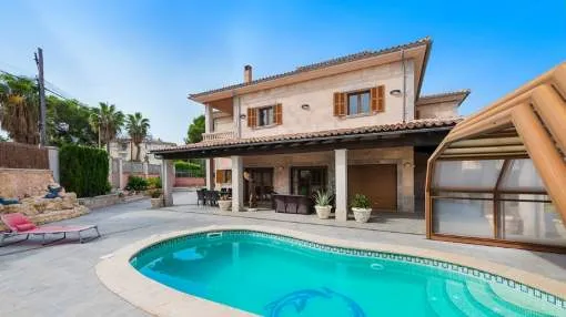 Villa in urban area with large patio and pool for sale in Can Picafort, Mallorca Villa in urban area with large patio and pool for sale in Can Picafort, Mallorca