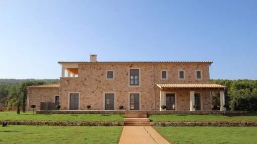 Impressive newly built finca less than 5 minutes from town for sale in Santa Maria del Cami