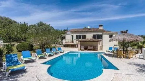 Wonderful country finca with tennis court for sale in Pollensa, Mallorca