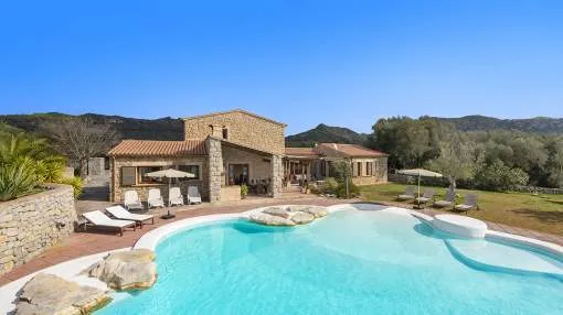 Traditional style, stone country villa with rental license for sale near Artà, Mallorca