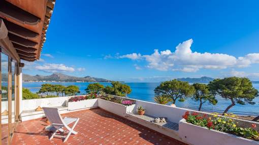 Frontline duplex apartment with communal pool for sale in Puerto Pollensa, Mallorca Frontline duplex apartment with communal pool for sale in Puerto Pollensa, Mallorca