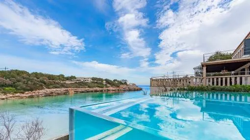 Magnificent frontline villa for sale in Porto Colom, Mallorca