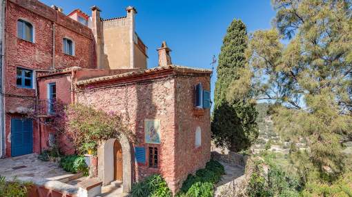 Rustic townhouse with sea views for sale in Estellencs, Mallorca Rustic townhouse with sea views for sale in Estellencs, Mallorca