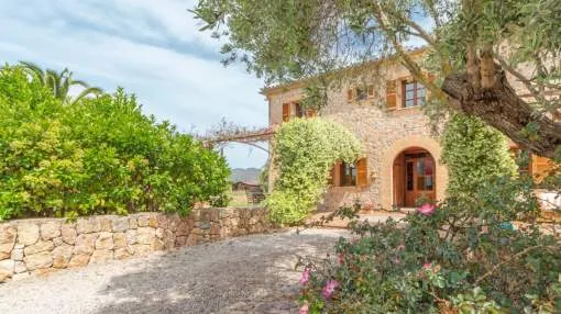 Stone-faced country villa for sale near the sea minutes away from Puerto Pollensa, Mallorca