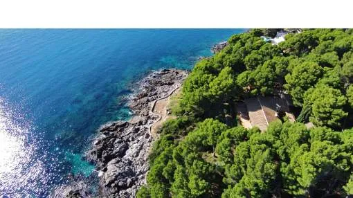 Frontline villa for sale on the east coast, Mallorca 