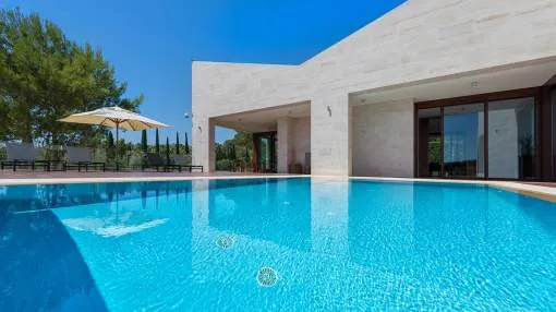 Luxurious modern villa with ETV license for sale in Canyamel, Mallorca Luxurious modern villa with ETV license for sale in Canyamel, Mallorca