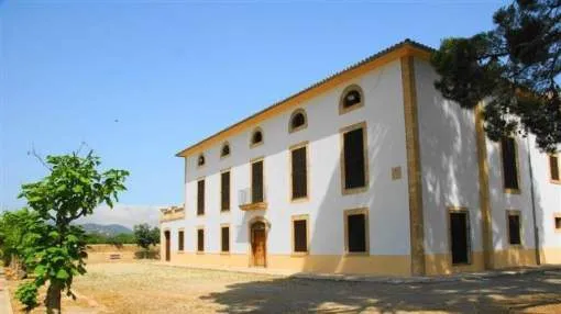 Traditional Finca for sale and a good business opportunity close to Palma, Mallorca Traditional Finca for sale and a good business opportunity close to Palma, Mallorca