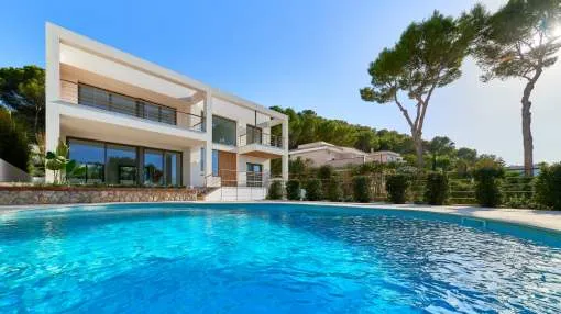 Modern villa of exceptional design for sale in Santa Ponsa, Mallorca
