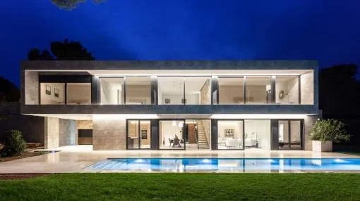 Luxury villa with manicured garden and salt water pool for sale in Santa Ponsa, Mallorca Luxury villa with manicured garden and salt water pool for sale in Santa Ponsa, Mallorca