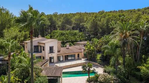 Charming villa with beautiful garden for sale in Santa Ponsa, Mallorca Charming villa with beautiful garden for sale in Santa Ponsa, Mallorca