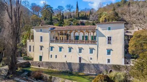 Mansion for sale in a picturesque location at Serra de Tramuntana - Esporles, Mallorca