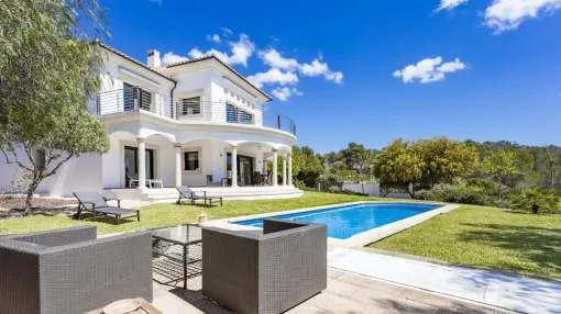 Sea view villa with rental license for sale in Cala Vinyas, Mallorca Sea view villa with rental license for sale in Cala Vinyas, Mallorca
