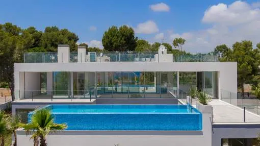 Villa in idyllic location and sea views for sale in Sol de Mallorca Villa in idyllic location and sea views for sale in Sol de Mallorca