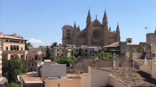 Renovated palatial town house with apartments & commercial premises for sale in Palma de Mallorca