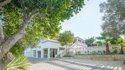 Stylish villa with a pool and gym for sale in Santa Ponsa, Mallorca Stylish villa with a pool and gym for sale in Santa Ponsa, Mallorca