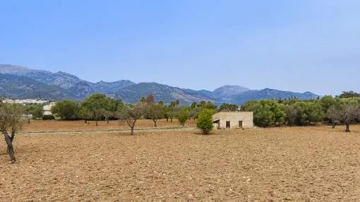 Country plot with fabulous mountain views, for sale in Selva, Mallorca Country plot with fabulous mountain views, for sale in Selva, Mallorca