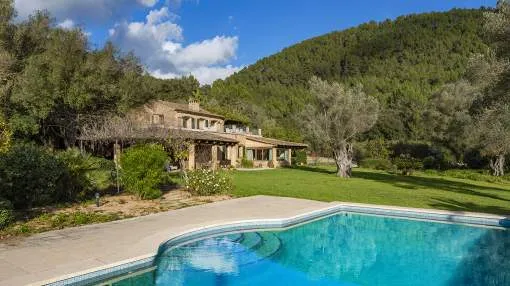 Impressive finca with holiday license and olive grove for sale in Esporles, Mallorca