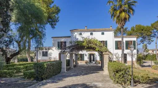 Impressive 19th century mansion with courtyard, for sale in Marratxi, Mallorca