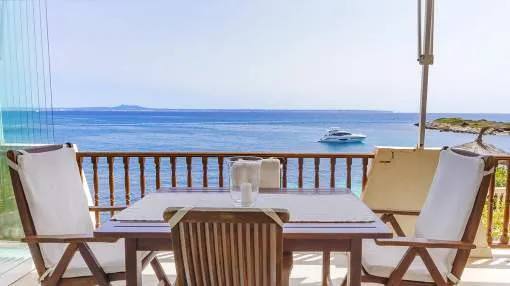 Frontline apartment with direct sea access for sale in Illetas, Mallorca Frontline apartment with direct sea access for sale in Illetas, Mallorca