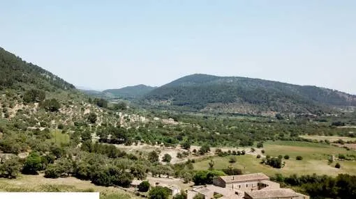 Traditional estate in need of renovation for sale in Campanet, North of Mallorca .