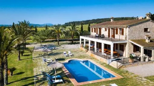 Attractive country villa with holiday license and pool for sale in Sineu, Mallorca Attractive country villa with holiday license and pool for sale in Sineu, Mallorca