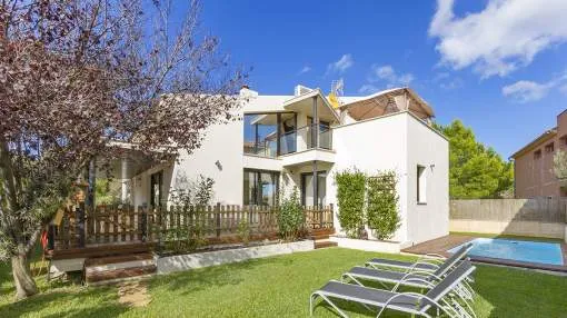 Attractive villa for sale just 100m from the sea in Alcudia, Mallorca Attractive villa for sale just 100m from the sea in Alcudia, Mallorca