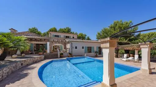 Immaculate and fabulous villa for sale next to golf course in Santa Ponsa, Mallorca