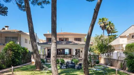 Superb frontline villa for sale in Puerto Alcudia, Mallorca