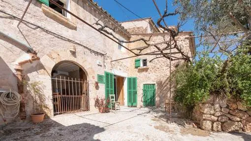 Picturesque village house for sale in the centre of Búger, Mallorca Picturesque village house for sale in the centre of Búger, Mallorca