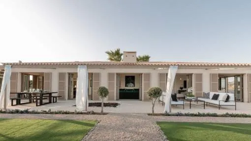 Exemplary luxury villa with sea views for sale in Cala Murada, Mallorca