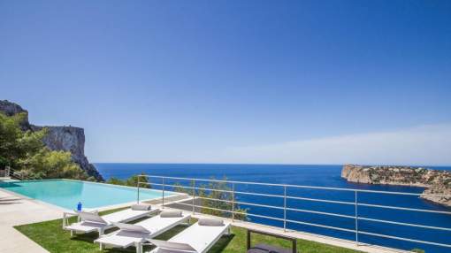 Luxury holiday home with breathtaking panoramic views and pool Luxury holiday home with breathtaking panoramic views and pool