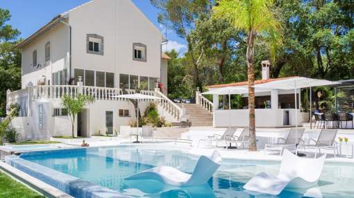 Luxurious villa for 20 people, with cinema room, indoor and outdoor pool, billiard, table tennis Luxurious villa for 20 people, with cinema room, indoor and outdoor pool, billiard, table tennis