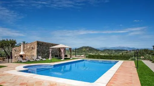 Typically Majorcan Villa “S'Era de Son Roig” with Garden, Pool & Wi-Fi; Parking Available