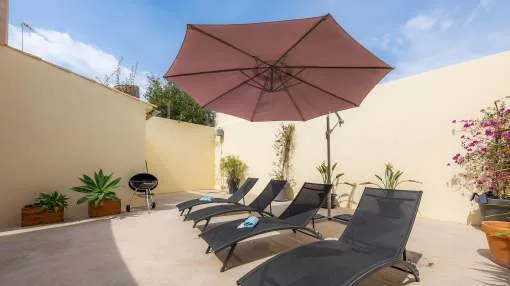 "Can Garbeta" Modern house with inner courtyard, Wi-fi and air conditioning, perfect for families. "Can Garbeta" Modern house with inner courtyard, Wi-fi and air conditioning, perfect for families.