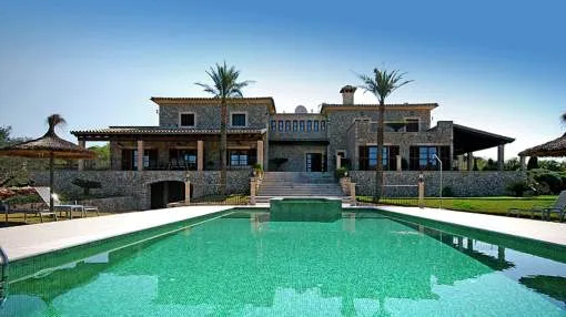 Holiday home for 16 people with pool Holiday home for 16 people with pool