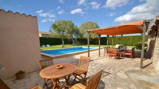 Holiday home for 8 people with pool