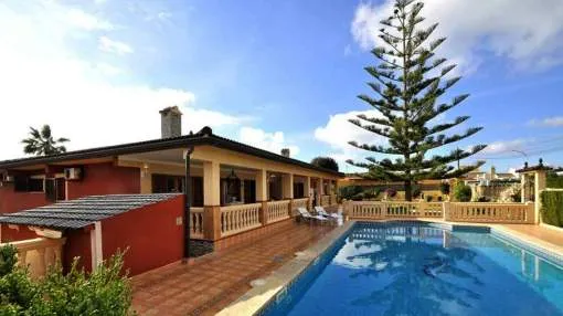 Luxurious villa with pool in Bahía Grande