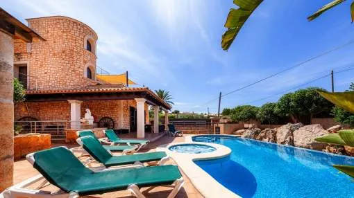 Luxurious property near the beach – Villa Del Salto Uceda