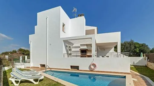Elegant holiday home in a central location, 500 meters from the sea – Casa Montevela
