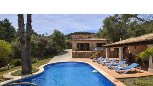 Beautiful country house with pool located in a privileged environment