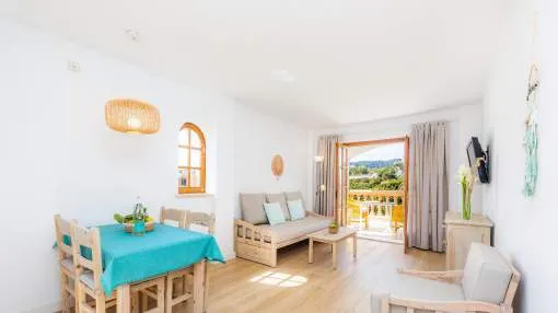 Apartment Close to the Beach with Pool Access, Private Terrace, Air Conditioning and Wi-Fi Apartment Close to the Beach with Pool Access, Private Terrace, Air Conditioning and Wi-Fi