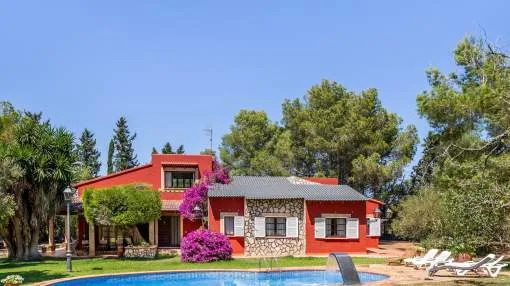 Charming Finca with Pool, Garden, Air Conditioning and Wi-Fi, Pets Allowed