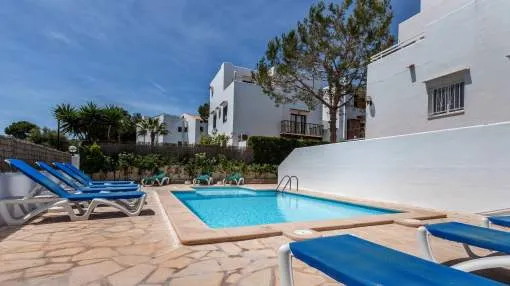Air-Conditioned Apartment with Pool, Wi-Fi, Balcony and Close to the Beach