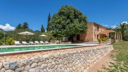 Secluded Villa with Pool, Wi-Fi, Air Conditioning and Terrace; Parking available Secluded Villa with Pool, Wi-Fi, Air Conditioning and Terrace; Parking available