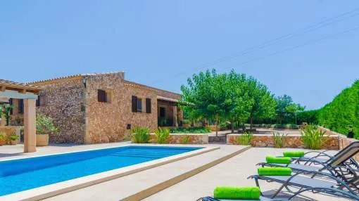 Villa for 4 people with pool